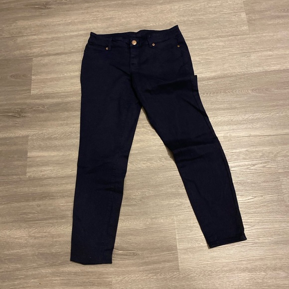 Women’s clothing - Picture 3 of 5